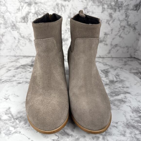 Garnet Hill Womens Gianna Back Zip Heeled Ankle Boots Size 8 Taupe Suede Italy - Picture 2 of 9